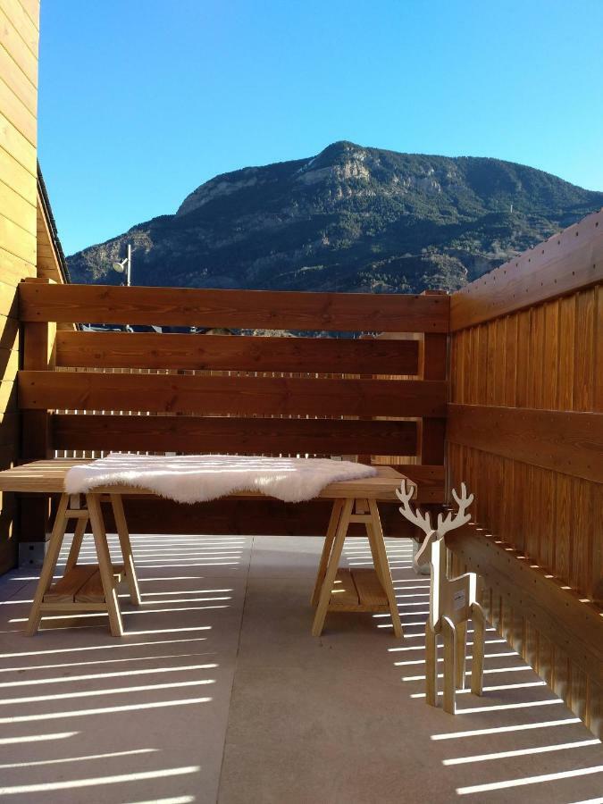 Tuca Del Mont Apartment Benasque Exterior foto